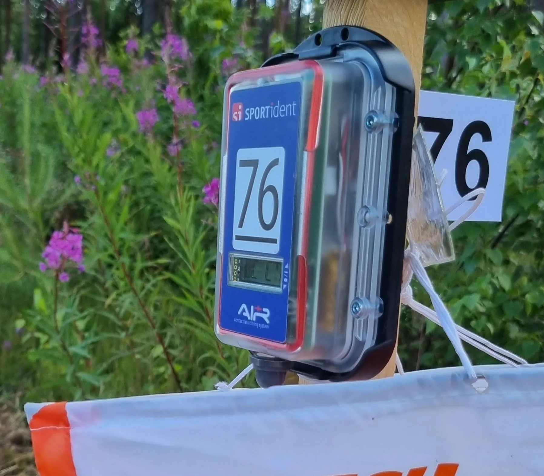 Sportident BS11 enhet på bock